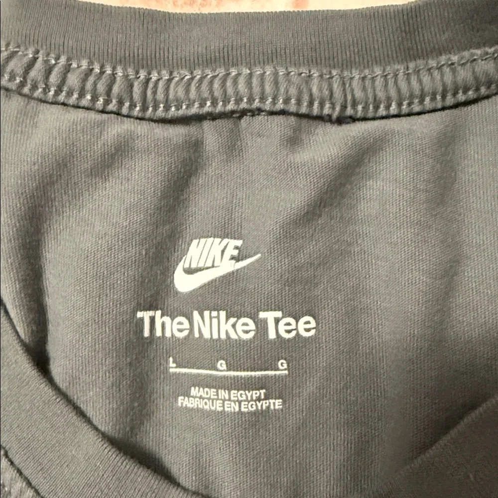Nike The Nike Tee - Picture 4 of 8